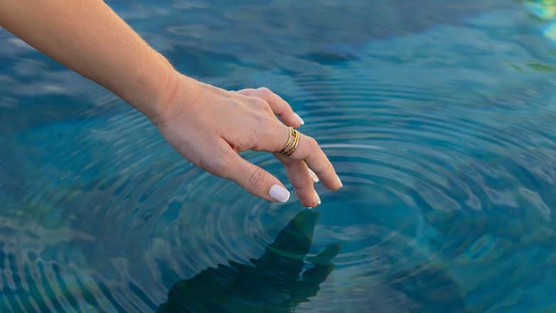 Bien hiverner sa piscine : les bons gestes à l’automne
